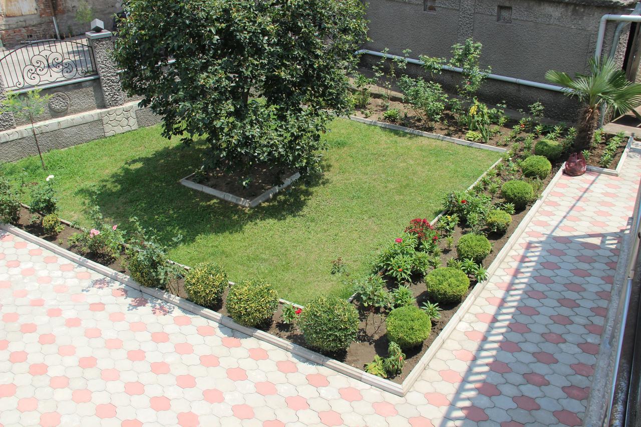 Hotel Oniks Koutaïssi Extérieur photo